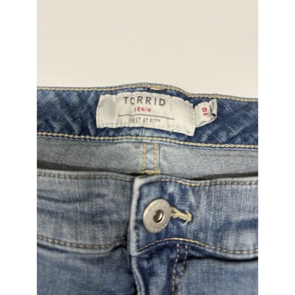 TORRID Women's Bermuda Shorts Women's Size 18 Rolled Cuff Long Denim Shorts - Picture 3 of 5